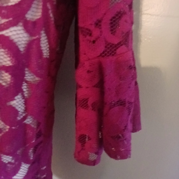 Vince Camuto Burgandy Lace Bell Sleeves Dress SZ 8..NWT - Picture 8 of 13